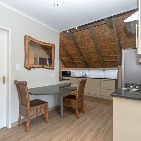 50 On Shepherd Boutique Guest House Sandton Eksteriør billede