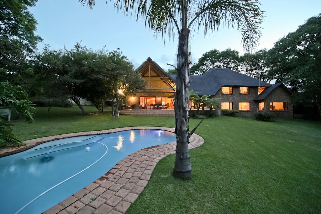 50 On Shepherd Boutique Guest House Sandton Eksteriør billede