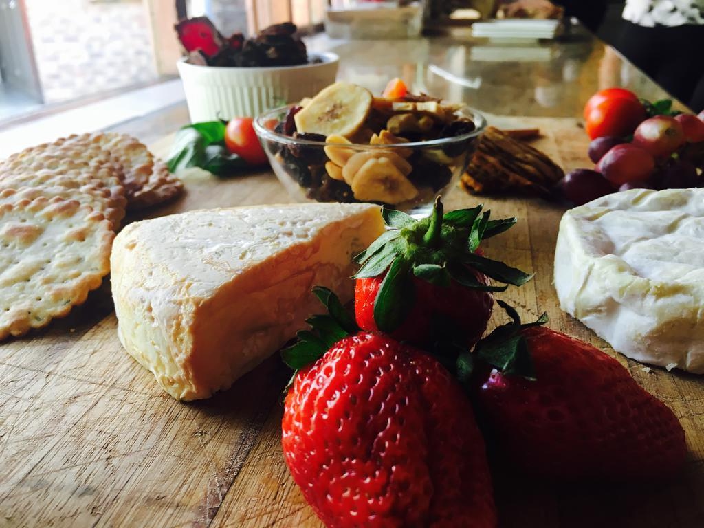 50 On Shepherd Boutique Guest House Sandton Eksteriør billede