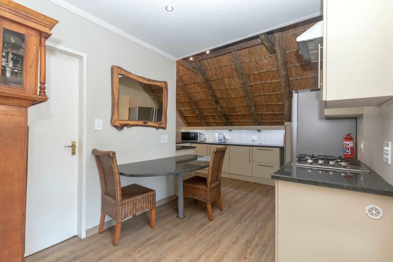 50 On Shepherd Boutique Guest House Sandton Eksteriør billede